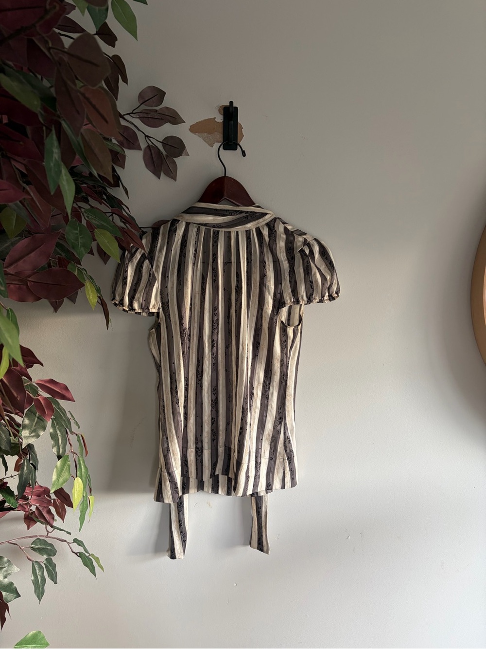 BCBGMaxAzria Black and Cream Striped silk Puff-Sleeve Tie-Back Blouse